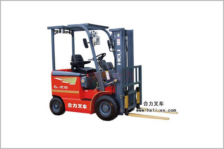 濟(jì)寧叉車工作后需要將貨叉降置地面，門架要回復(fù)原位(正中垂直)，目的是為了讓液壓系統(tǒng)獲得卸荷保護(hù)